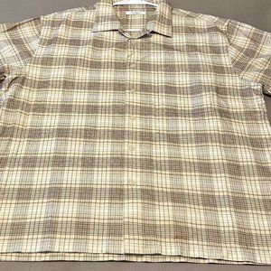 Nice woven-like short sleeve shirt for the cool occasion.